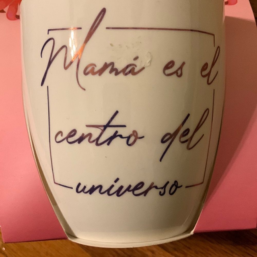 Mother’s Day mug, “Mom is the center of the universe” (Spanish) 18.3 fl oz